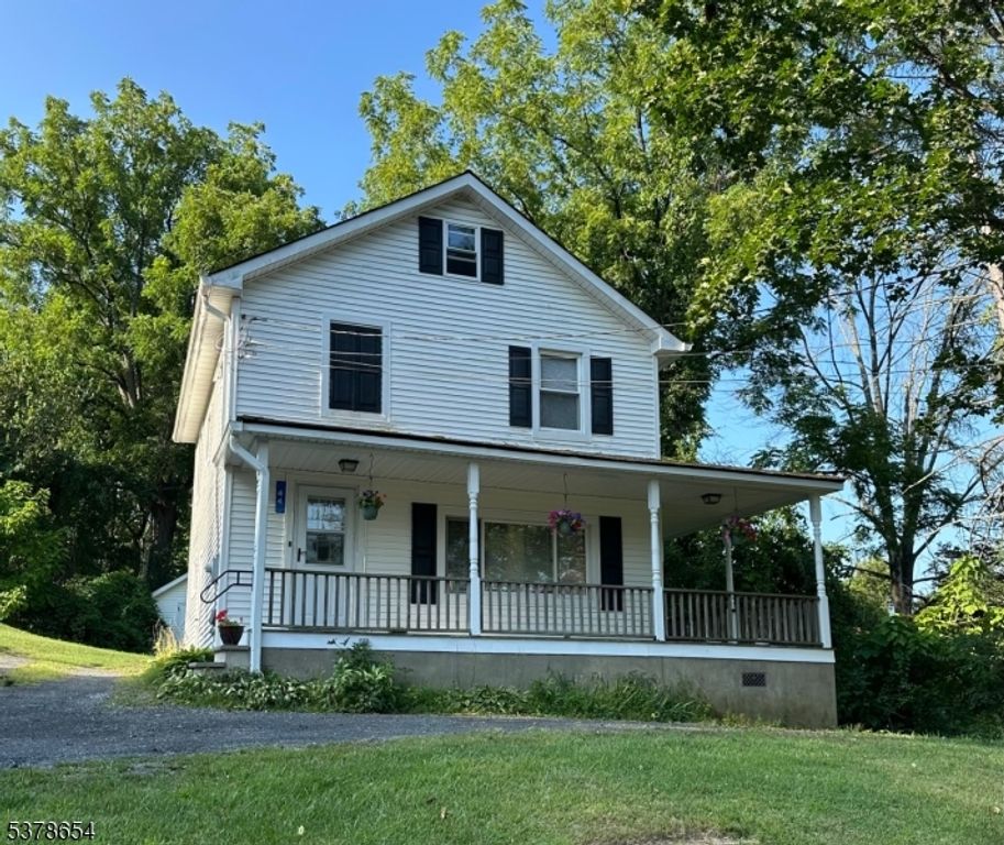 44 Oak St, Hamburg Boro, NJ 07419