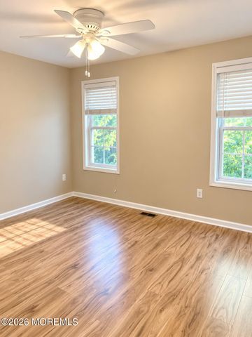 35 Ironwood Court, Middletown, NJ 07748