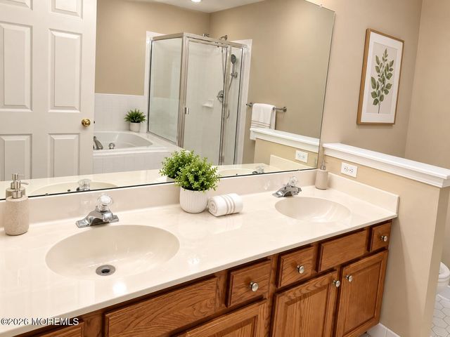35 Ironwood Court, Middletown, NJ 07748
