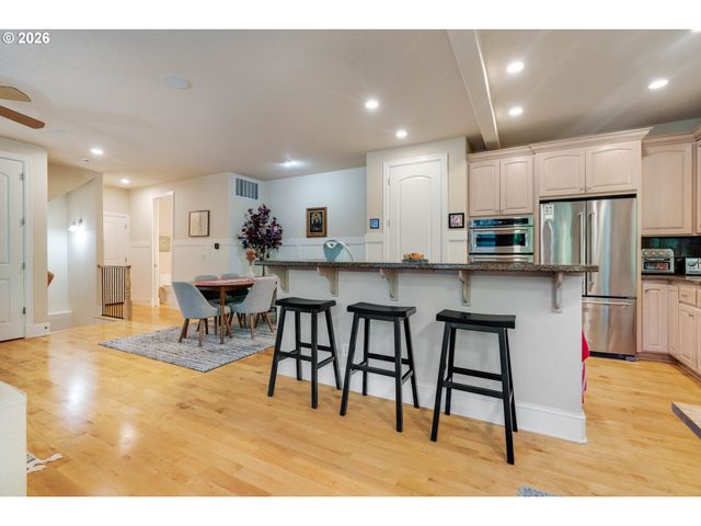 4798 AUBURN Ln, Lake Oswego, OR 97035