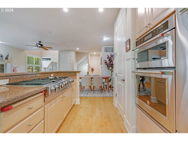 4798 AUBURN Ln, Lake Oswego, OR 97035