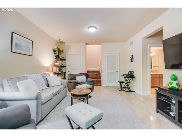 4798 AUBURN Ln, Lake Oswego, OR 97035