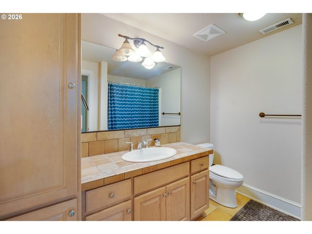 4798 AUBURN Ln, Lake Oswego, OR 97035