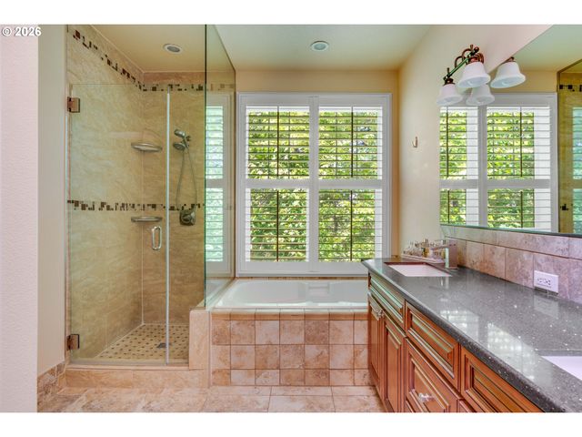 4798 AUBURN Ln, Lake Oswego, OR 97035