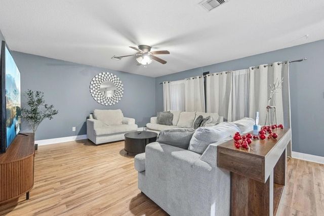 414 Binnacle Way, Crosby, TX 77532