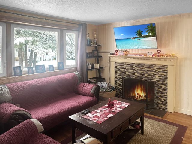 60 Wethersfield Rd, Bellingham, MA 02019