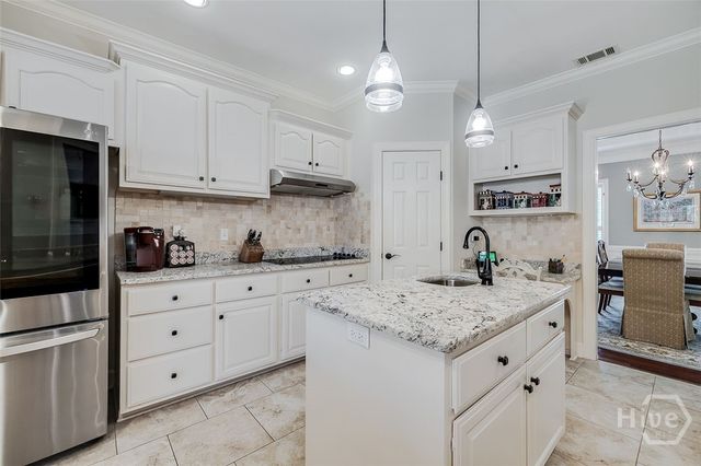 3 Oak Park Place, Savannah, GA 31405
