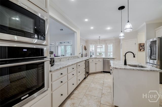 3 Oak Park Place, Savannah, GA 31405