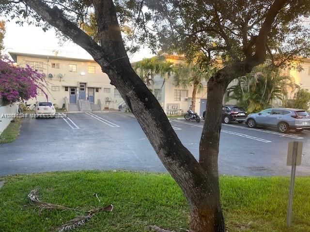8320 Crespi Blvd 11 11, Miami Beach, FL 33141
