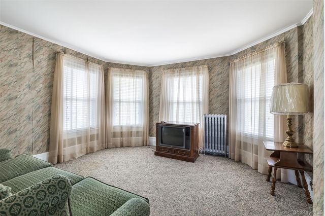 35 N Corona Avenue, Valley Stream, NY 11580