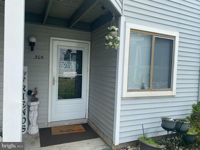 305 BRIGHTON CT, Sicklerville, NJ 08081