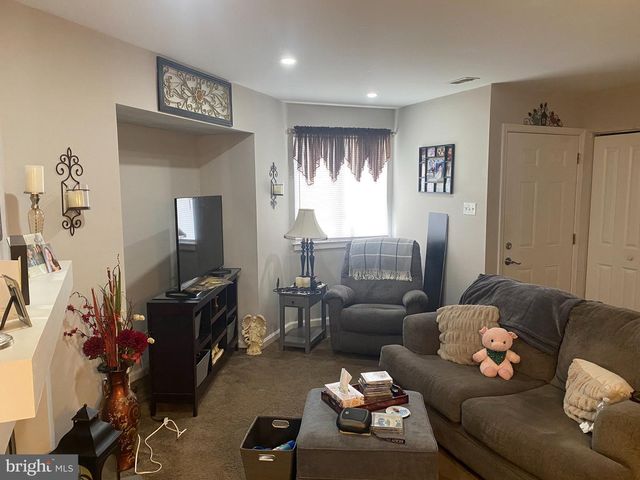 305 BRIGHTON CT, Sicklerville, NJ 08081
