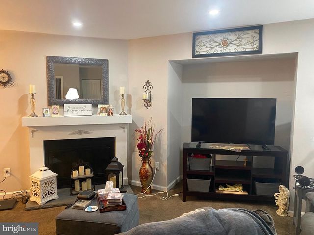 305 BRIGHTON CT, Sicklerville, NJ 08081