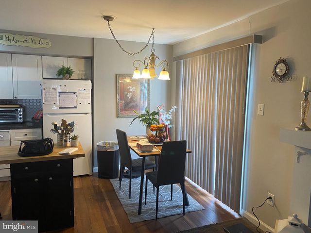 305 BRIGHTON CT, Sicklerville, NJ 08081