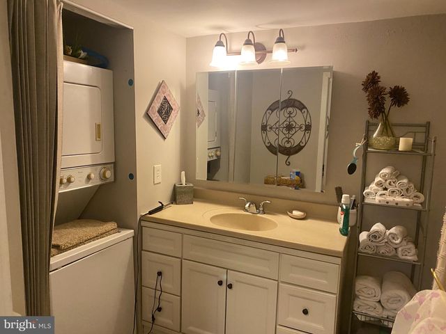305 BRIGHTON CT, Sicklerville, NJ 08081