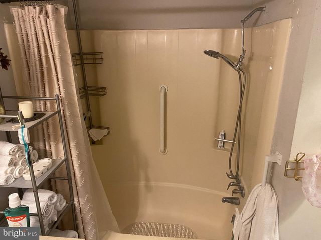 305 BRIGHTON CT, Sicklerville, NJ 08081