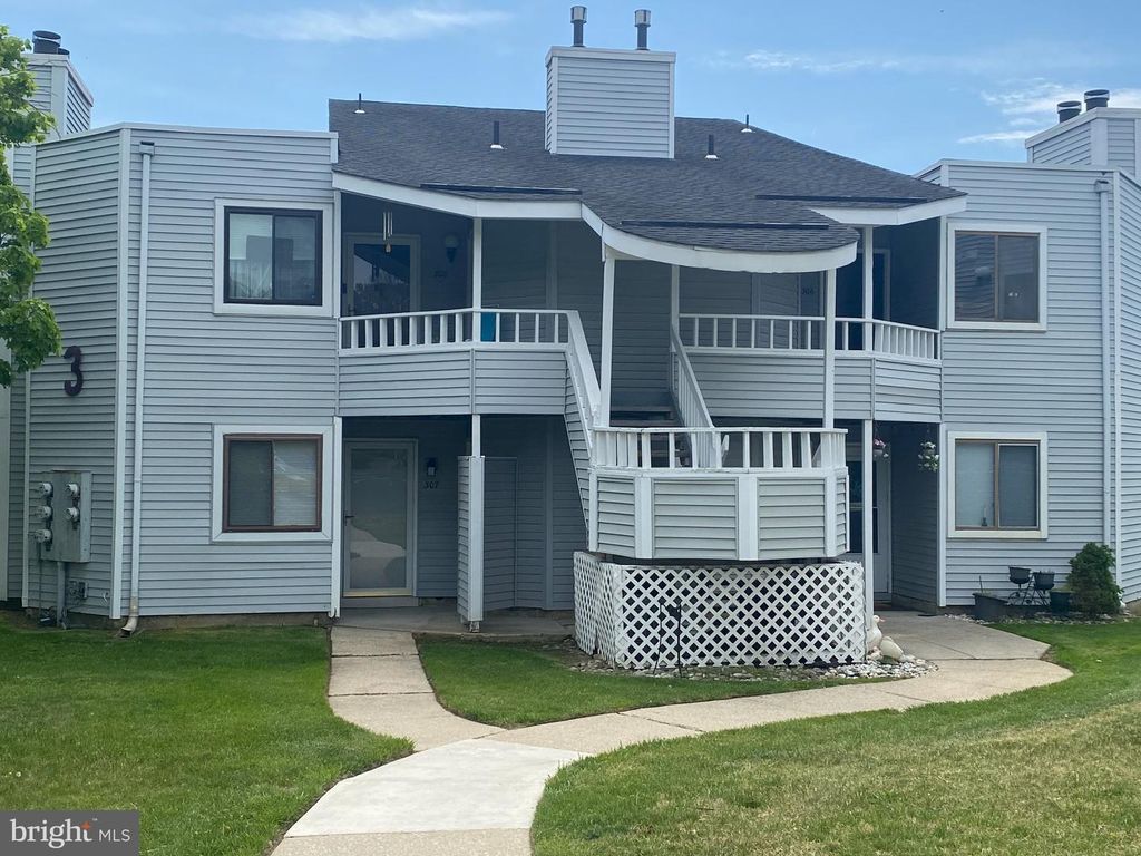 305 BRIGHTON CT, Sicklerville, NJ 08081