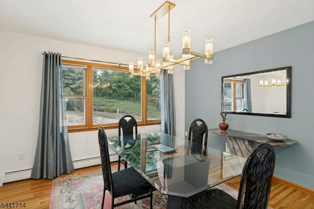 350 Greenbrier Ct, Mountainside Boro, NJ 07092