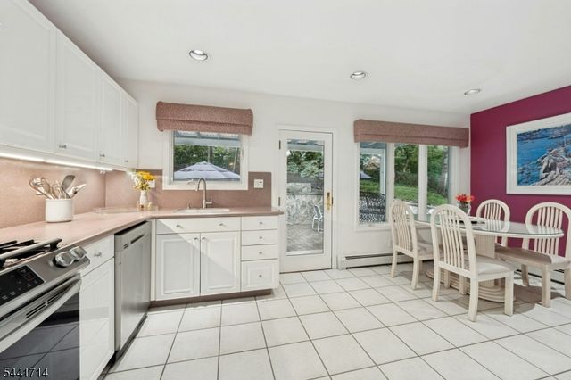 350 Greenbrier Ct, Mountainside Boro, NJ 07092