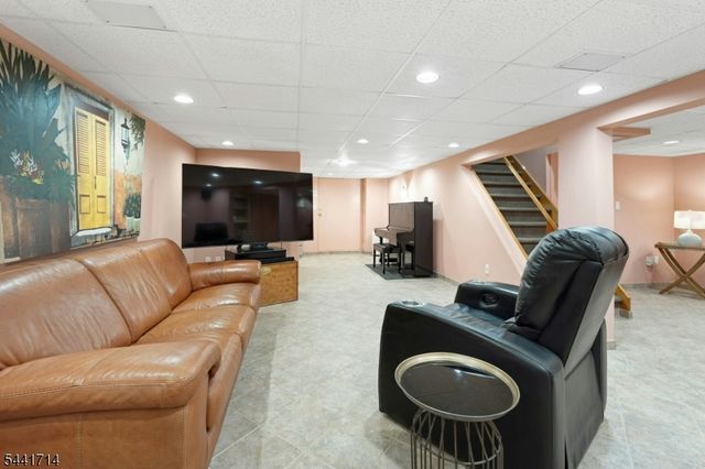 350 Greenbrier Ct, Mountainside Boro, NJ 07092