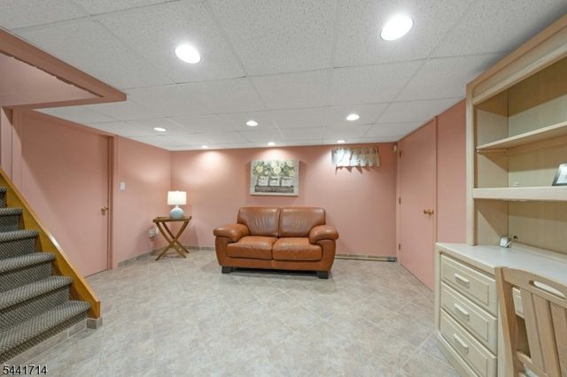 350 Greenbrier Ct, Mountainside Boro, NJ 07092