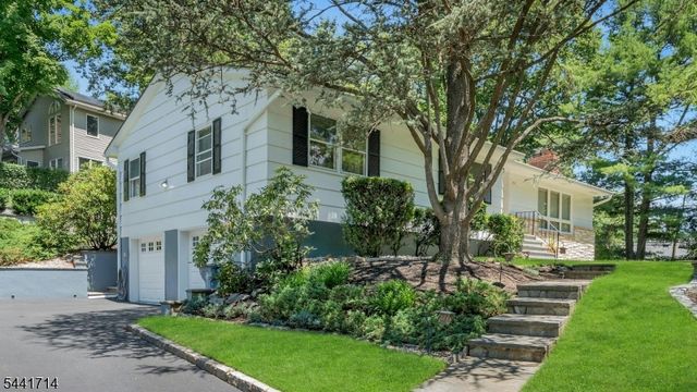 350 Greenbrier Ct, Mountainside Boro, NJ 07092