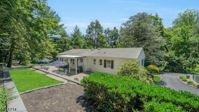 350 Greenbrier Ct, Mountainside Boro, NJ 07092