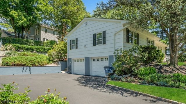 350 Greenbrier Ct, Mountainside Boro, NJ 07092