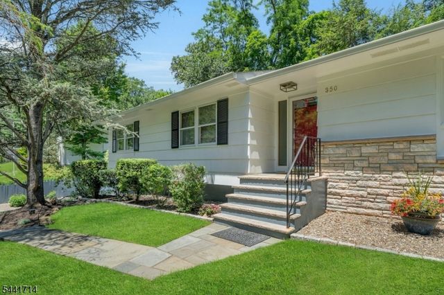 350 Greenbrier Ct, Mountainside Boro, NJ 07092