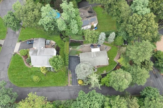 350 Greenbrier Ct, Mountainside Boro, NJ 07092