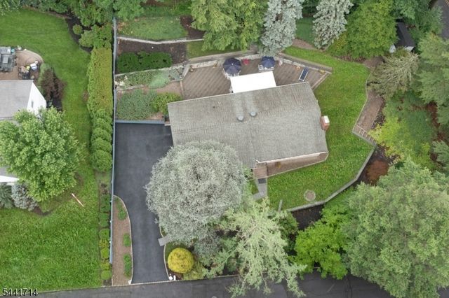350 Greenbrier Ct, Mountainside Boro, NJ 07092