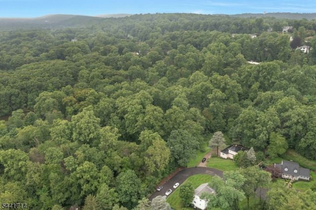 350 Greenbrier Ct, Mountainside Boro, NJ 07092