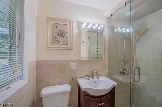 350 Greenbrier Ct, Mountainside Boro, NJ 07092