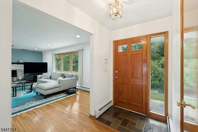 350 Greenbrier Ct, Mountainside Boro, NJ 07092