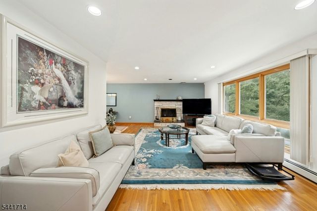 350 Greenbrier Ct, Mountainside Boro, NJ 07092