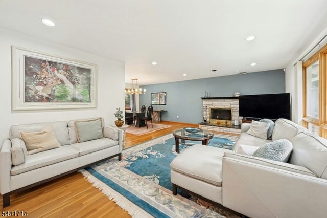 350 Greenbrier Ct, Mountainside Boro, NJ 07092