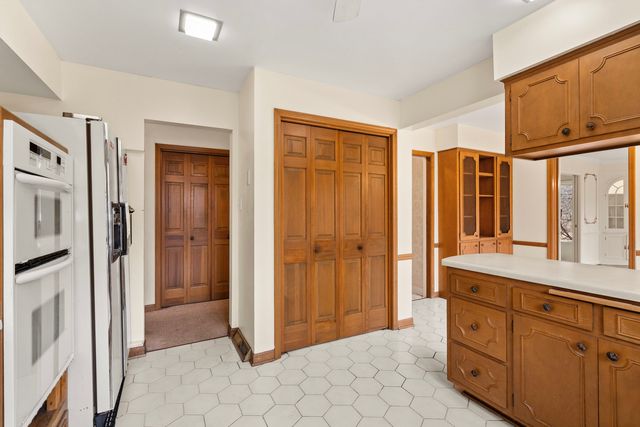 30 Strauss Lane, Olympia Fields, IL 60461