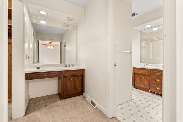 30 Strauss Lane, Olympia Fields, IL 60461