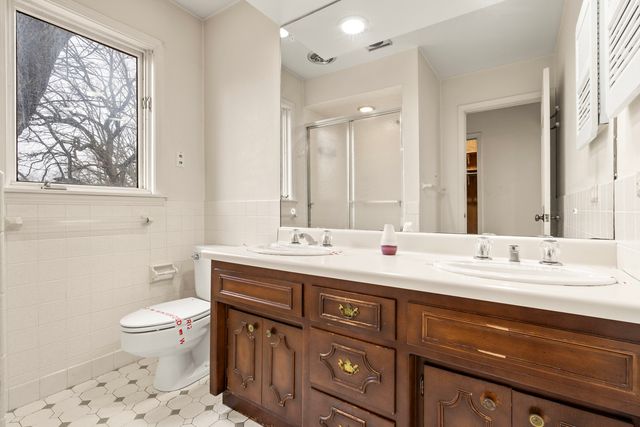 30 Strauss Lane, Olympia Fields, IL 60461