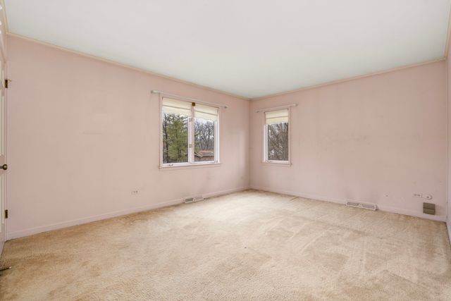 30 Strauss Lane, Olympia Fields, IL 60461