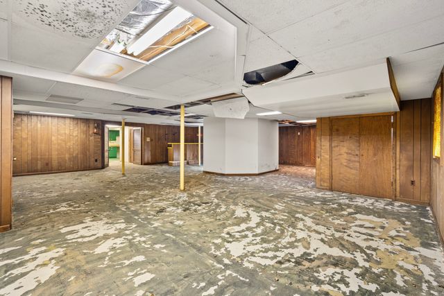 30 Strauss Lane, Olympia Fields, IL 60461