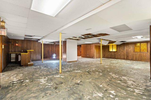 30 Strauss Lane, Olympia Fields, IL 60461