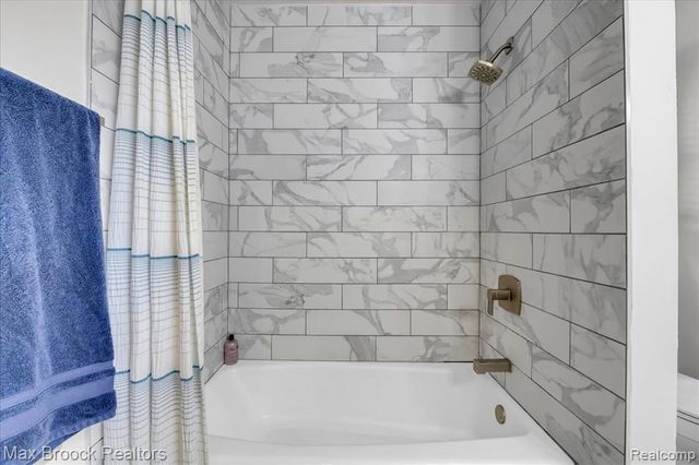 1025 Otter Avenue, Waterford, MI 48328