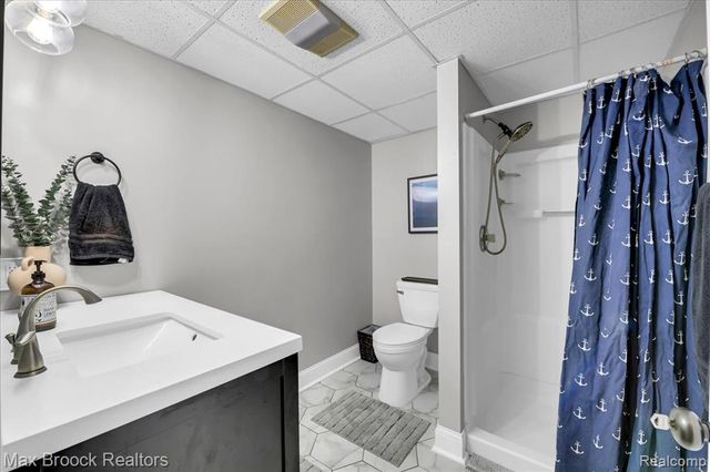 1025 Otter Avenue, Waterford, MI 48328