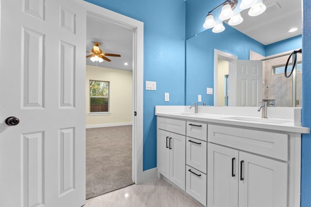 520 E 5TH Street, Bonham, TX 75418