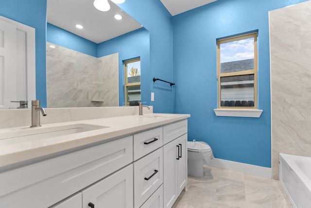 520 E 5TH Street, Bonham, TX 75418