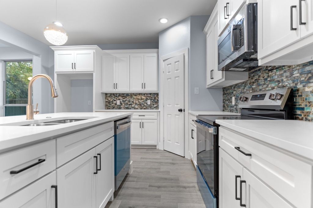 520 E 5TH Street, Bonham, TX 75418