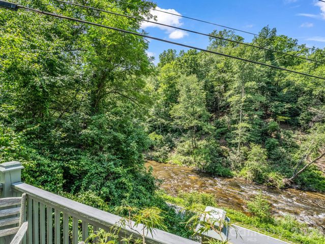 9390 East Fork Road, Brevard, NC 28712
