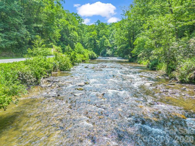 9390 East Fork Road, Brevard, NC 28712