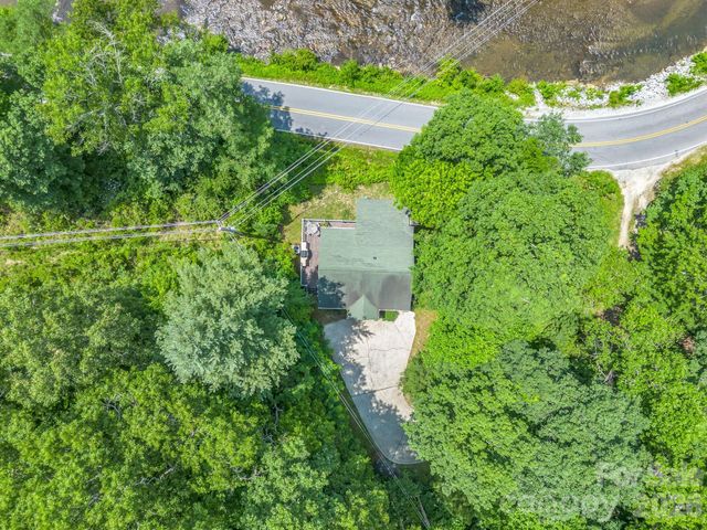 9390 East Fork Road, Brevard, NC 28712